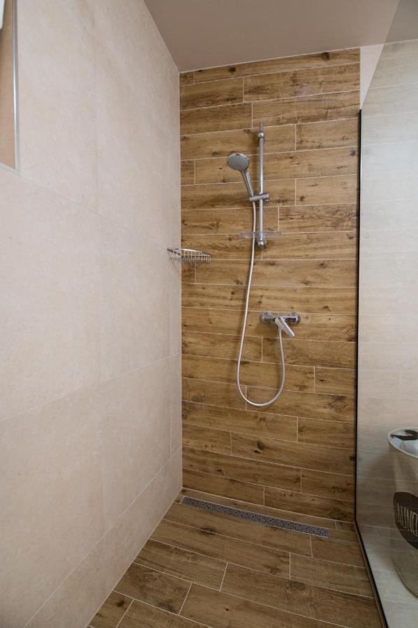 Brand New Aparment With Sea View & Swimming Pool At Ciovo - Villa Fiorentini Trogir Buitenkant foto