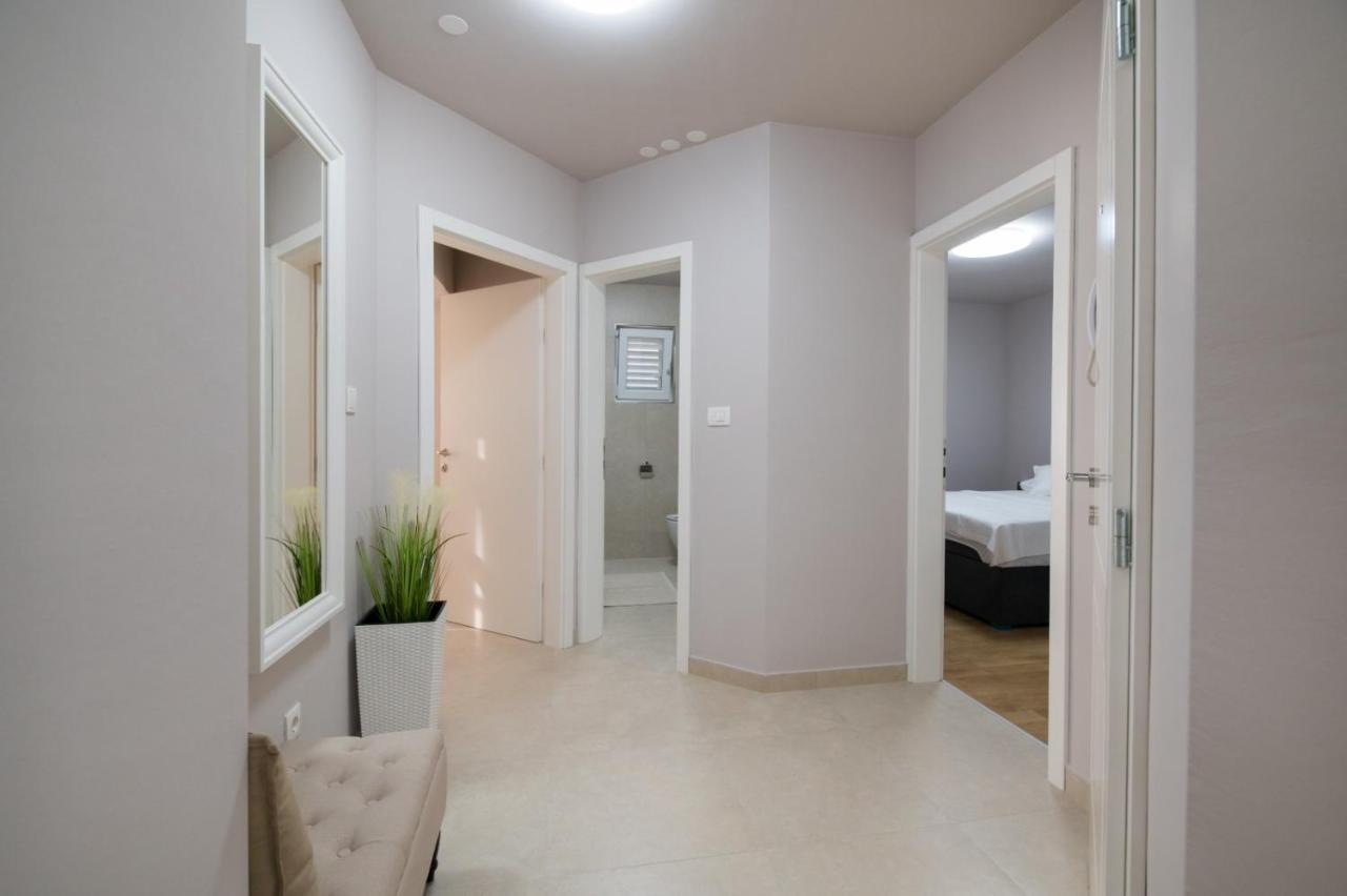 Brand New Aparment With Sea View & Swimming Pool At Ciovo - Villa Fiorentini Trogir Buitenkant foto