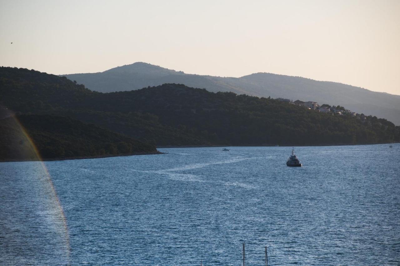 Brand New Aparment With Sea View & Swimming Pool At Ciovo - Villa Fiorentini Trogir Buitenkant foto