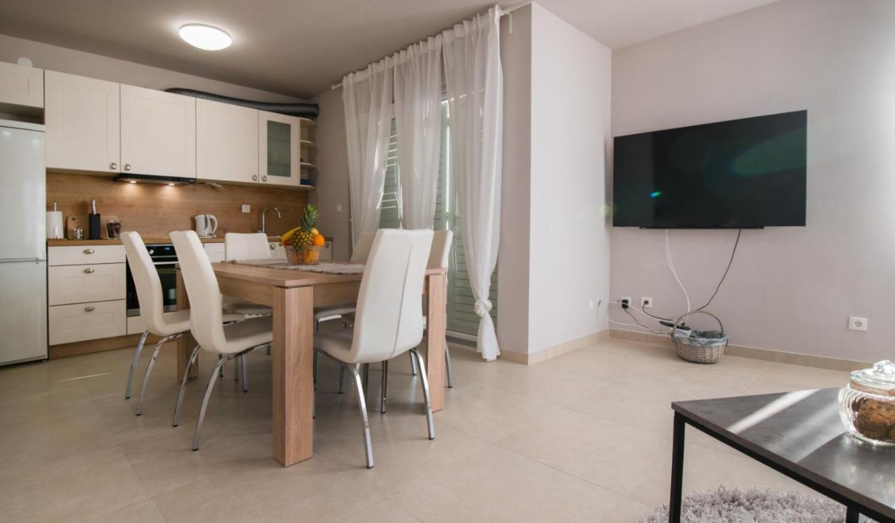 Brand New Aparment With Sea View & Swimming Pool At Ciovo - Villa Fiorentini Trogir Buitenkant foto
