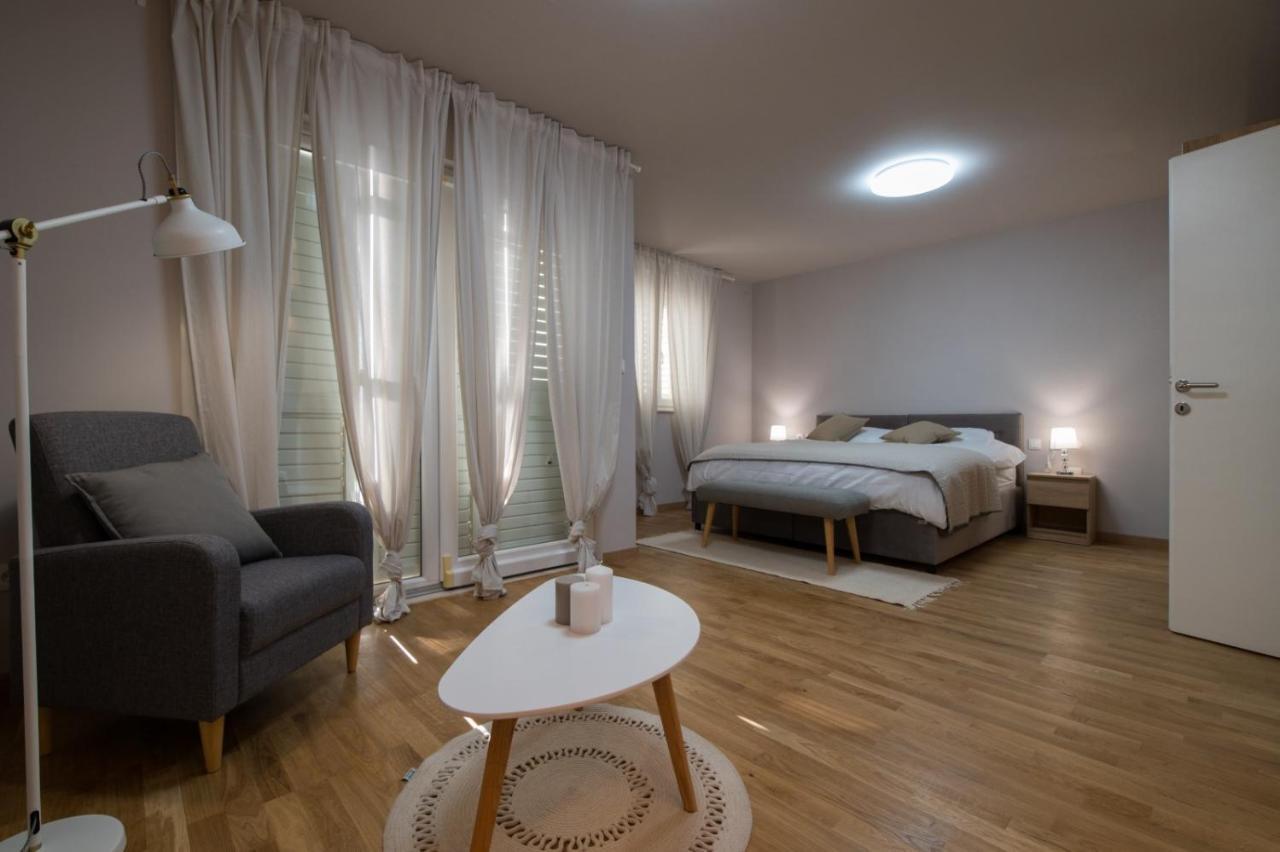 Brand New Aparment With Sea View & Swimming Pool At Ciovo - Villa Fiorentini Trogir Buitenkant foto
