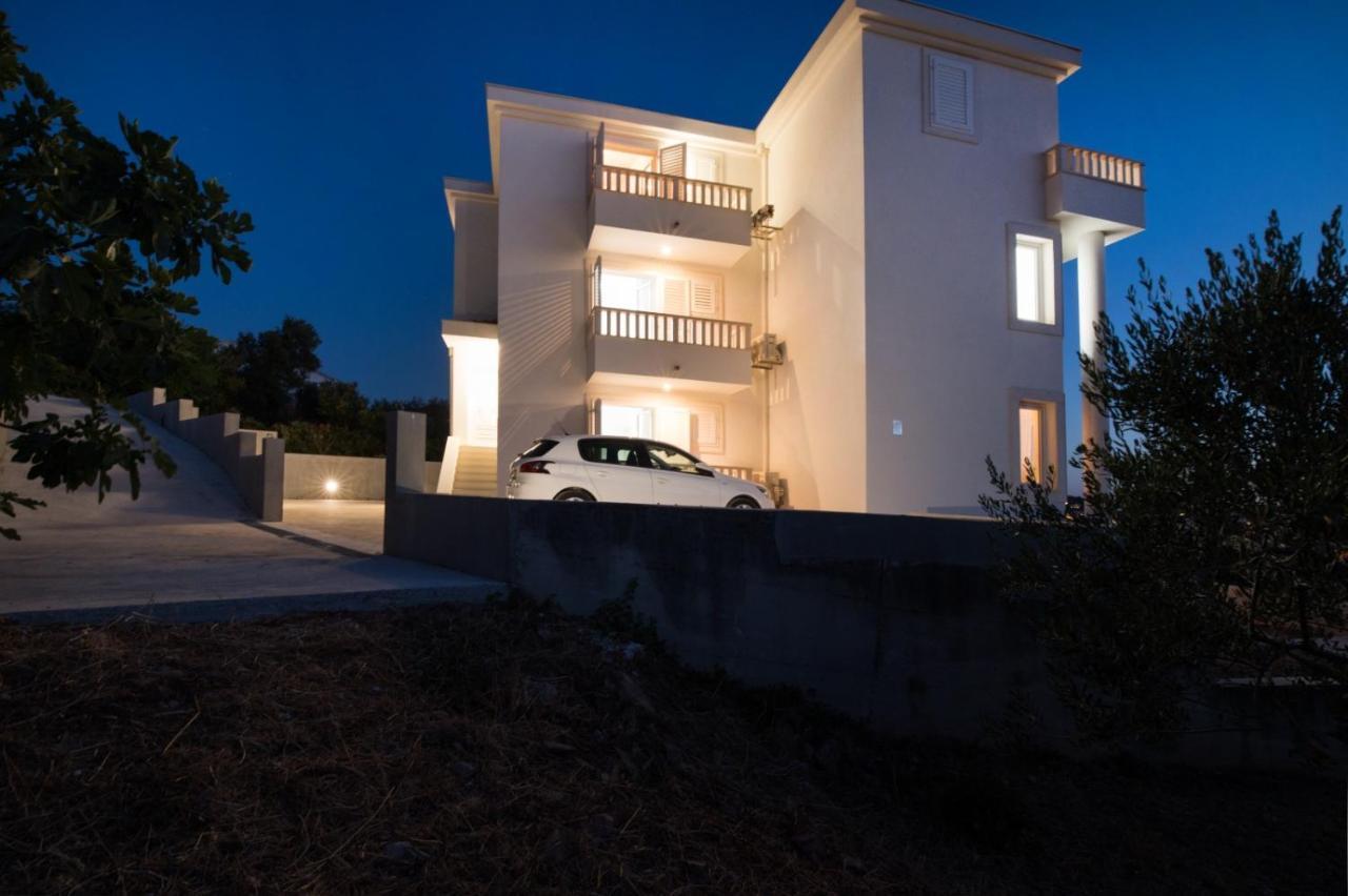 Brand New Aparment With Sea View & Swimming Pool At Ciovo - Villa Fiorentini Trogir Buitenkant foto