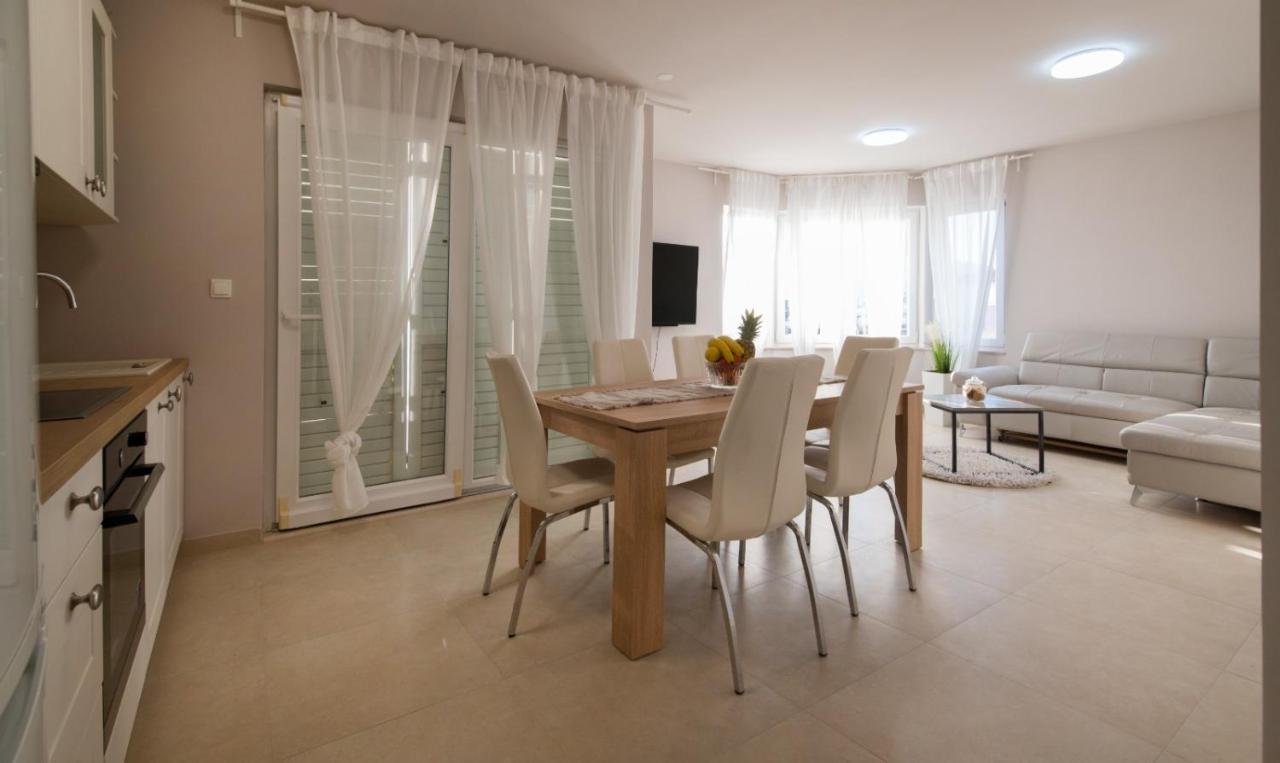 Brand New Aparment With Sea View & Swimming Pool At Ciovo - Villa Fiorentini Trogir Buitenkant foto