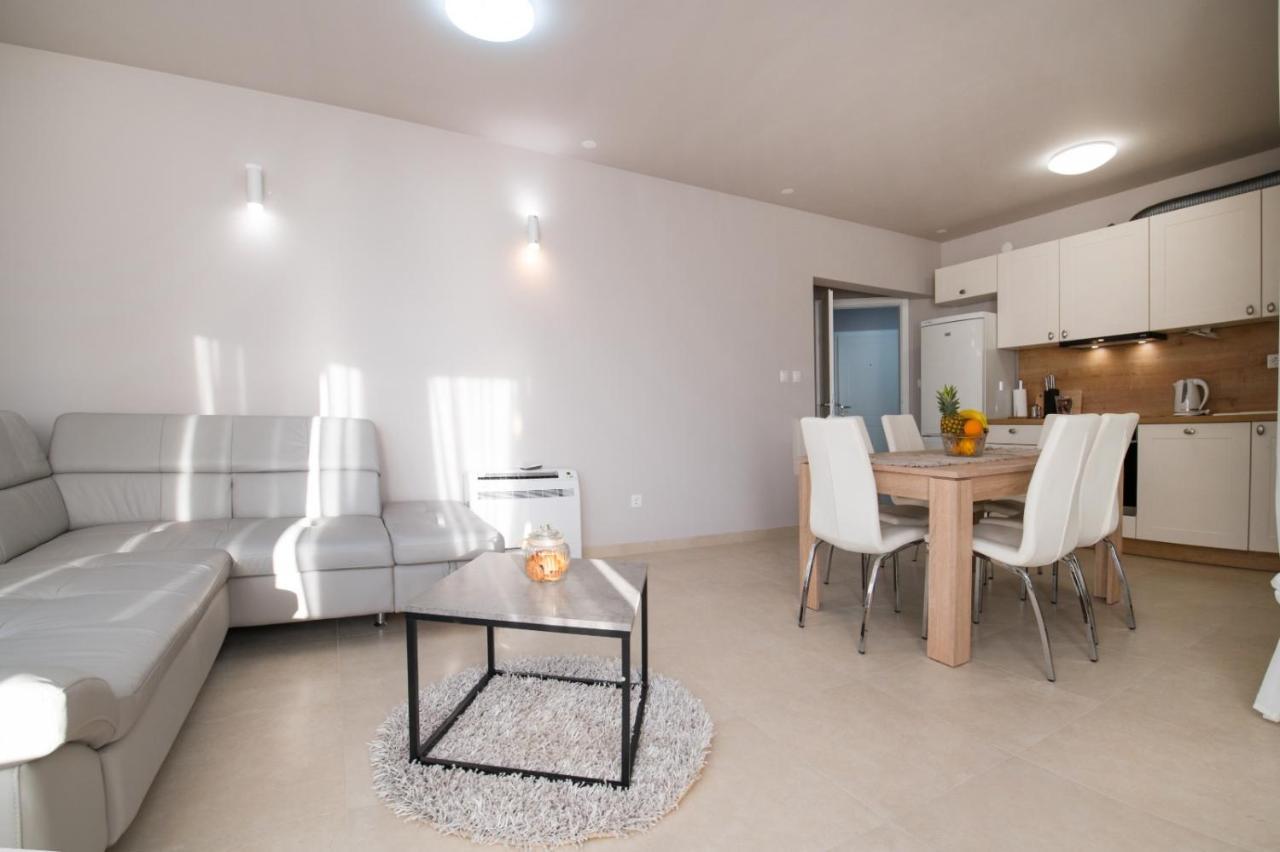 Brand New Aparment With Sea View & Swimming Pool At Ciovo - Villa Fiorentini Trogir Buitenkant foto